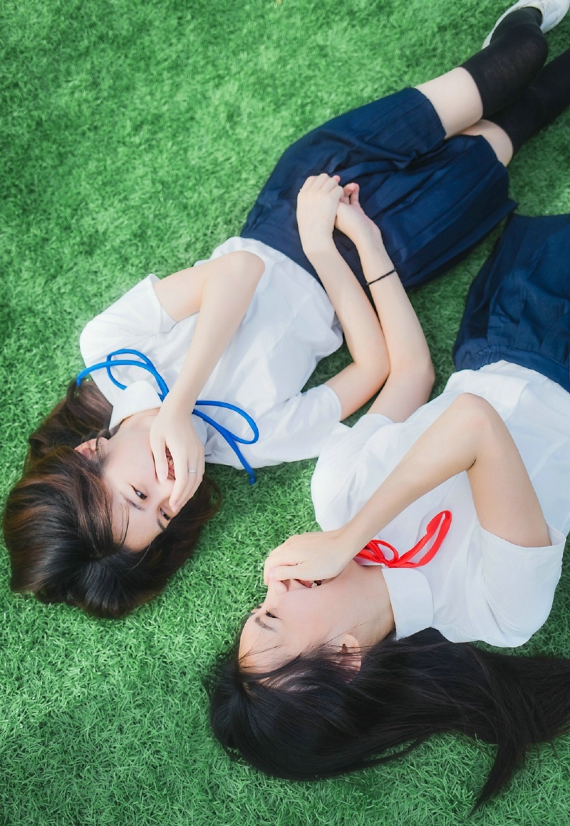 校园内的高挑姐妹花清新丽人写真