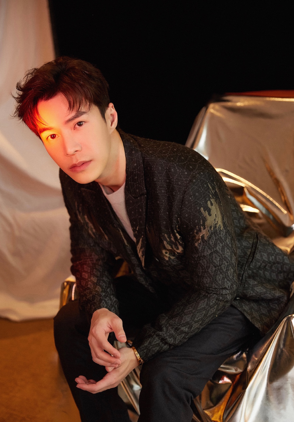 王冠逸出席活动温暖有型尽显绅士风