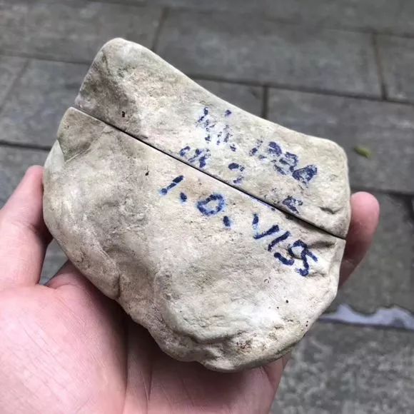 1万抢来的木那原石切开果然名不虚传先来包辣条压压惊