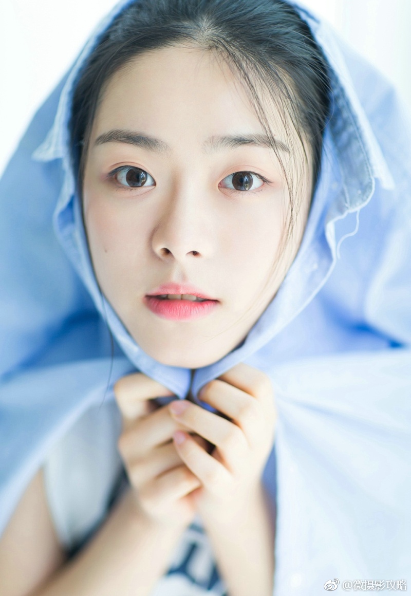 可爱眼镜少女白皙肌肤婴儿肥脸蛋写真集