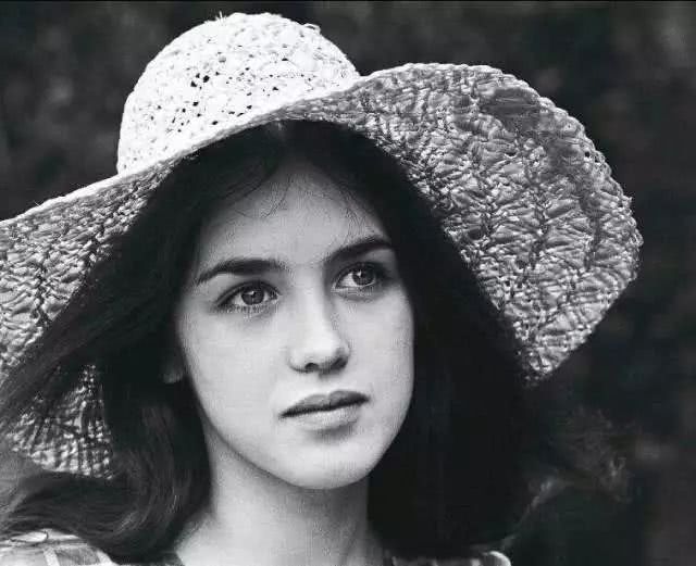 伊莎贝尔·阿佳妮|阿佳妮|阿黛尔·雨果的故事_新浪新闻