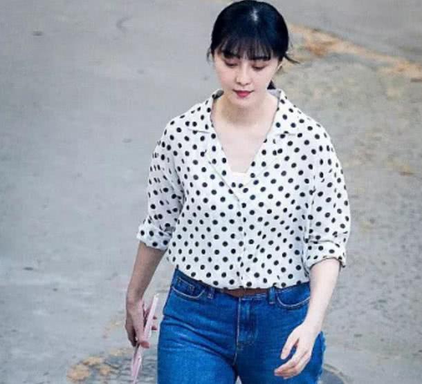 范冰冰胖成了妇女体型,膀大腰圆,男演员骑车都显得吃力!
