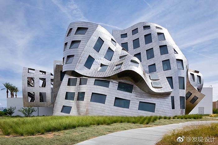 弗兰克欧恩盖里美国后现代主义及解构主义建筑师