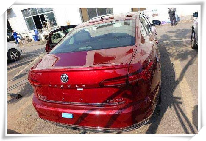 全新帕萨特红色版本到店, 全系取消1.8t售价公布, 这价格能火吗?