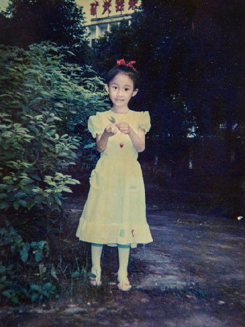 林志玲的出现,撼动了曾经台湾第一大美女萧蔷的地位,因为脱掉外套送