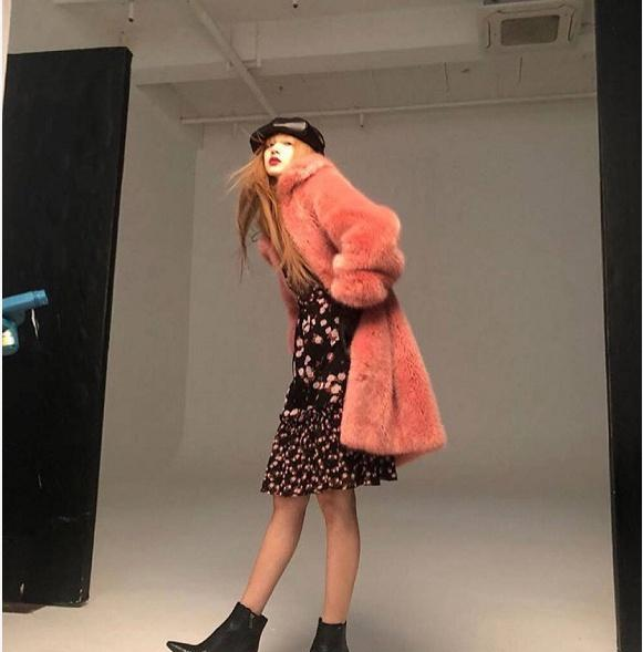 《BLACKPINK》LISA小姐姐的私服穿搭|BLACKPINK|小姐姐|私服_新浪新闻