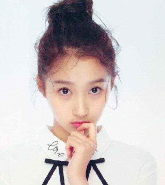 当红女星丸子头造型大盘点,关晓彤清纯,迪丽热巴好爷们!