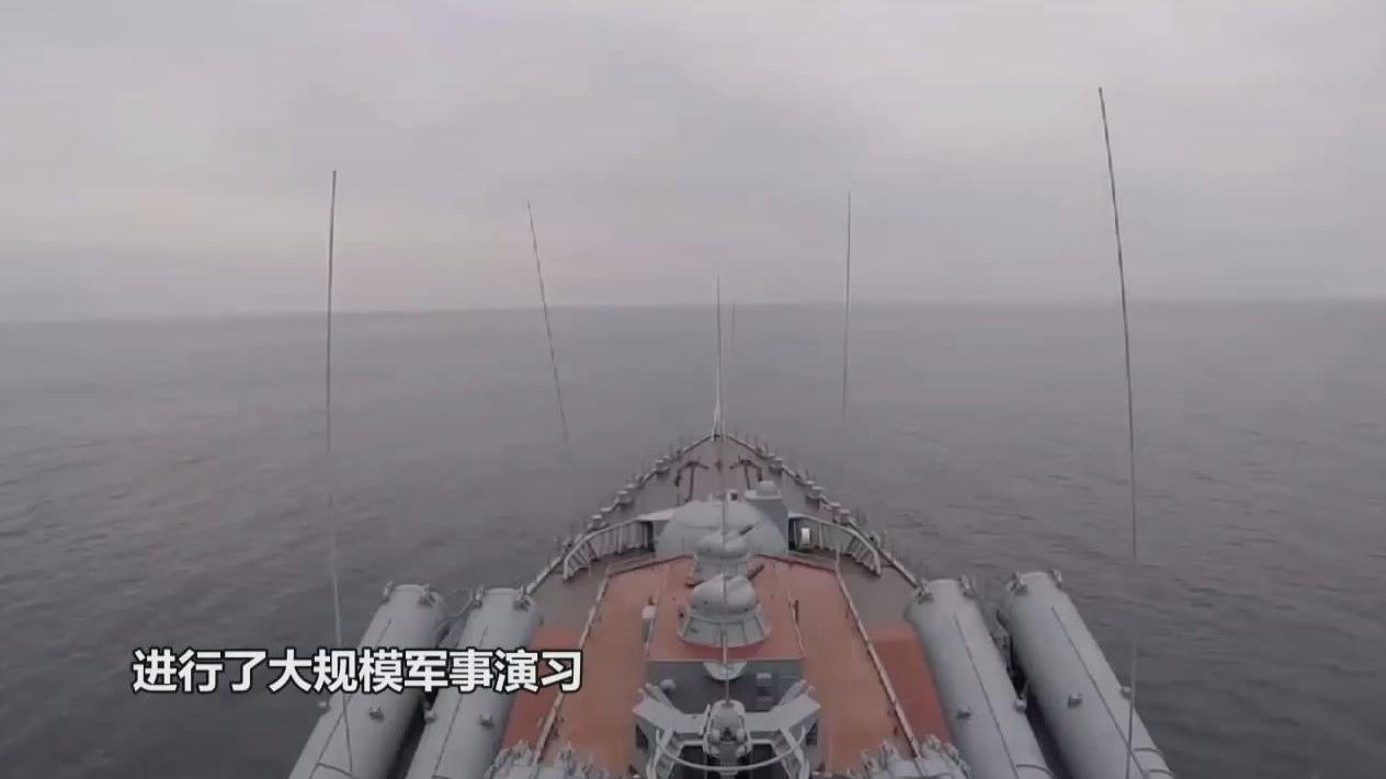 16级台风有多猛?2万吨航母被吹翻,200艘军舰