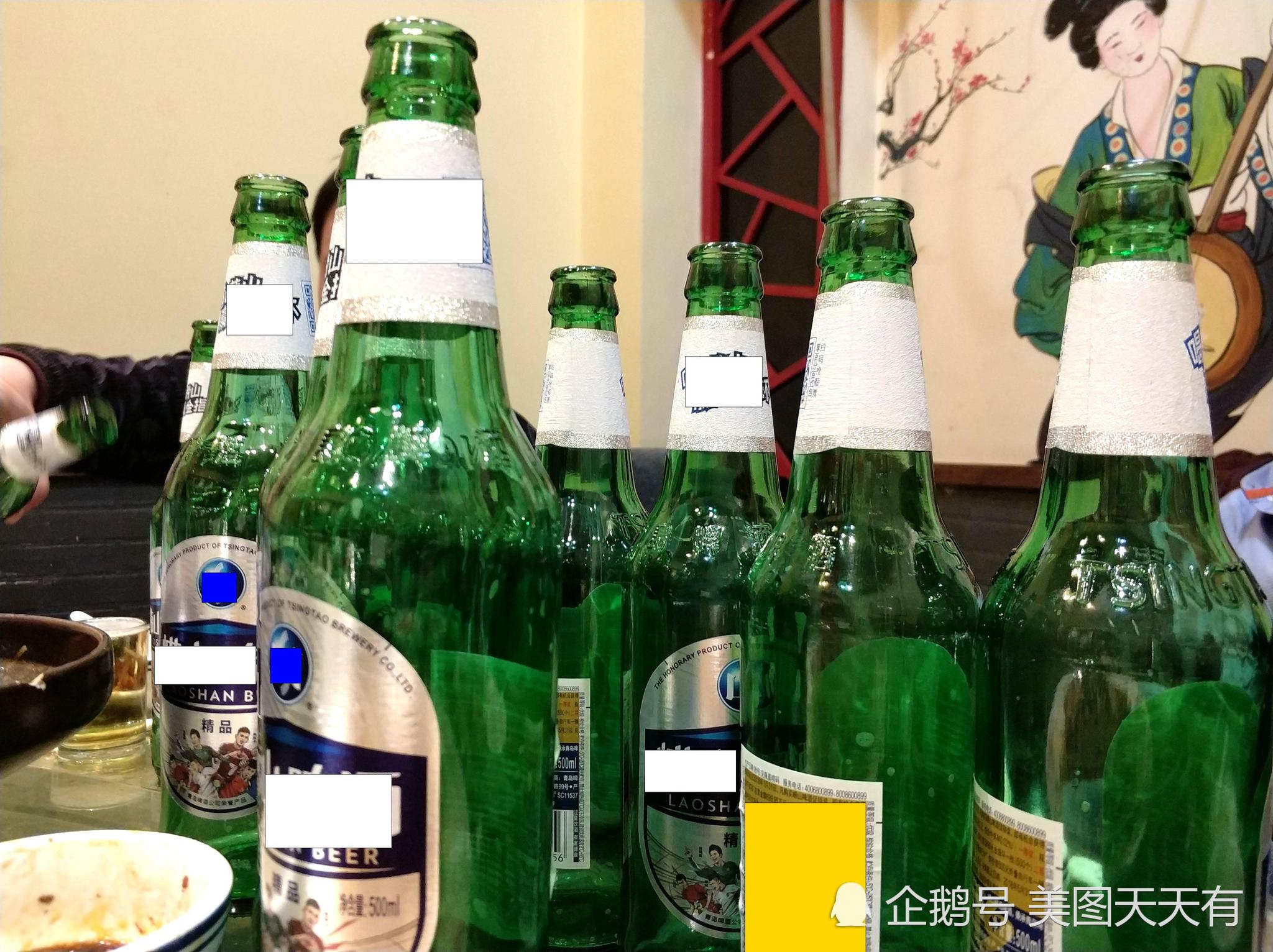 加上我一共五个人,他们说不能喝酒,我就要了一箱子啤酒,五个人一边吃