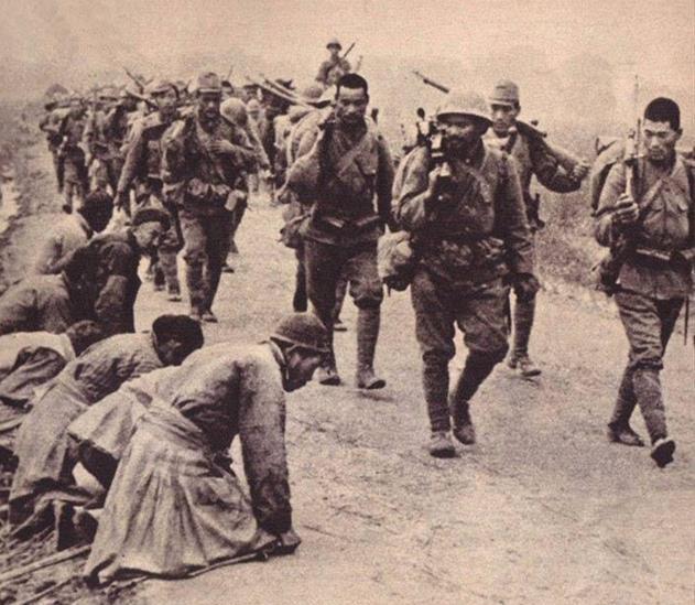 日本鬼子留下的老照片:图3的女孩让人心疼,图4的鬼子真无耻