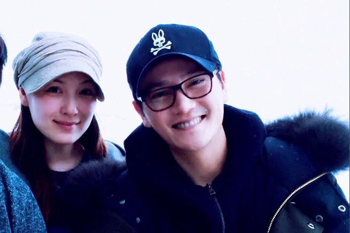 44岁丁子峻老婆近照曝光,退隐多年终于复出,容颜不输大嫂杨千嬅