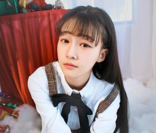 第一次去男友家和婆婆吃饭,她递给我一双碗筷,我三年没叫一声妈