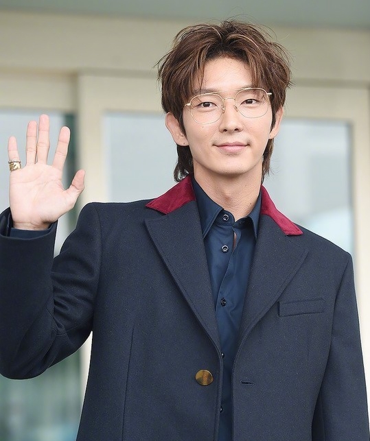 鲜肉小奶狗变大叔,岁月催人老,36岁李准基近照更有男人味了