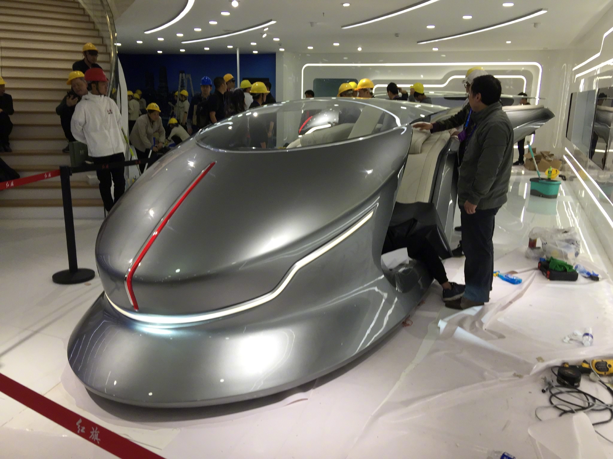 上,红旗展台亮相一辆概念车.讲真