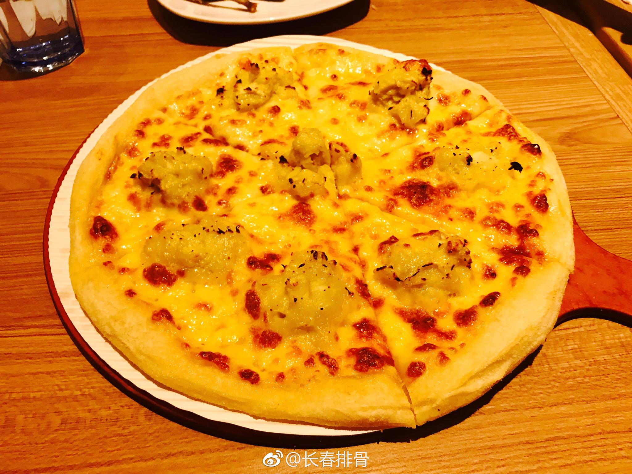 必胜客意式手拍薄底比萨全新上市