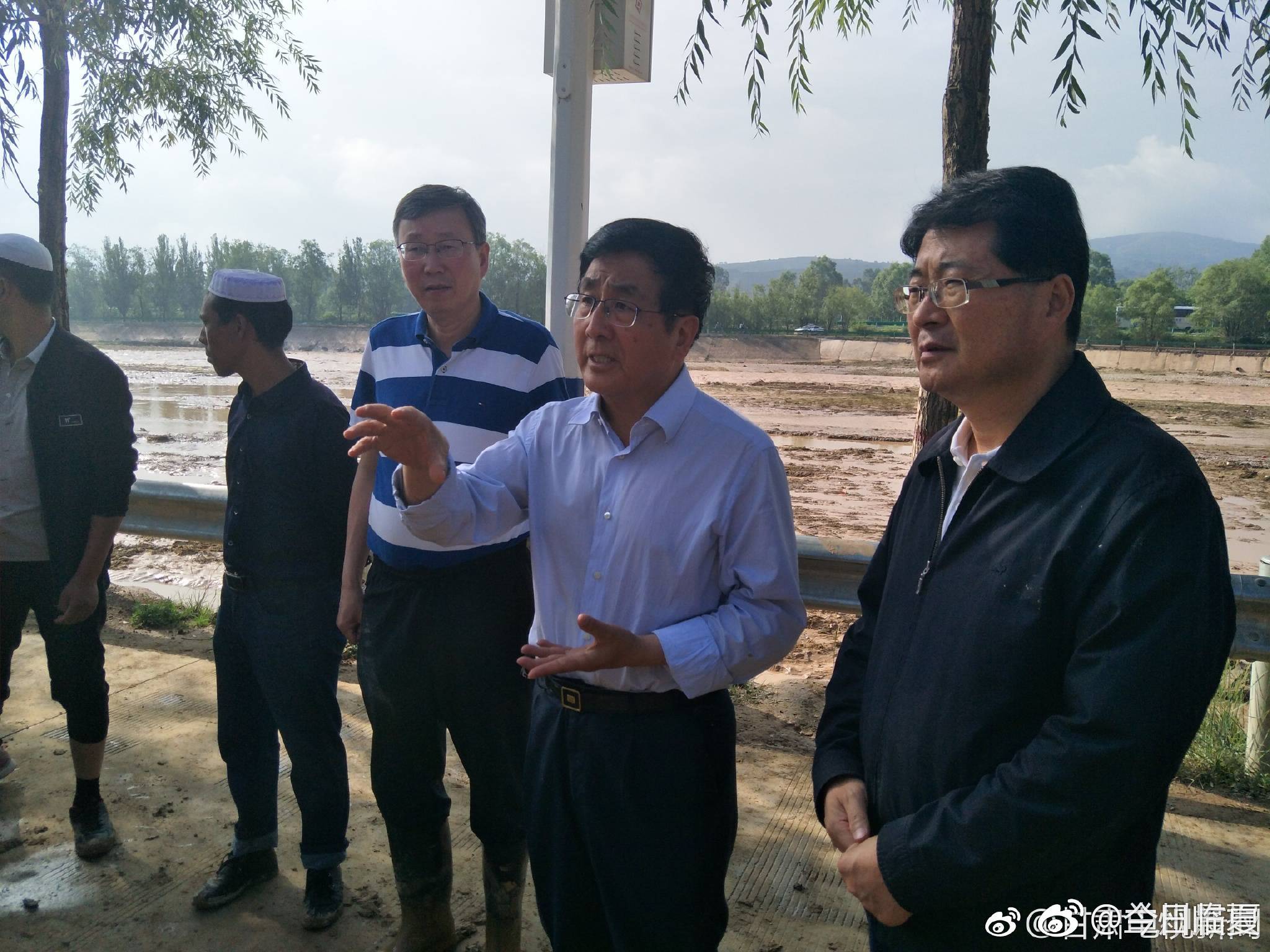 甘肃省委书记林铎连夜赶赴东乡指挥抢险救灾,昨晚当地暴雨灾害造成7人