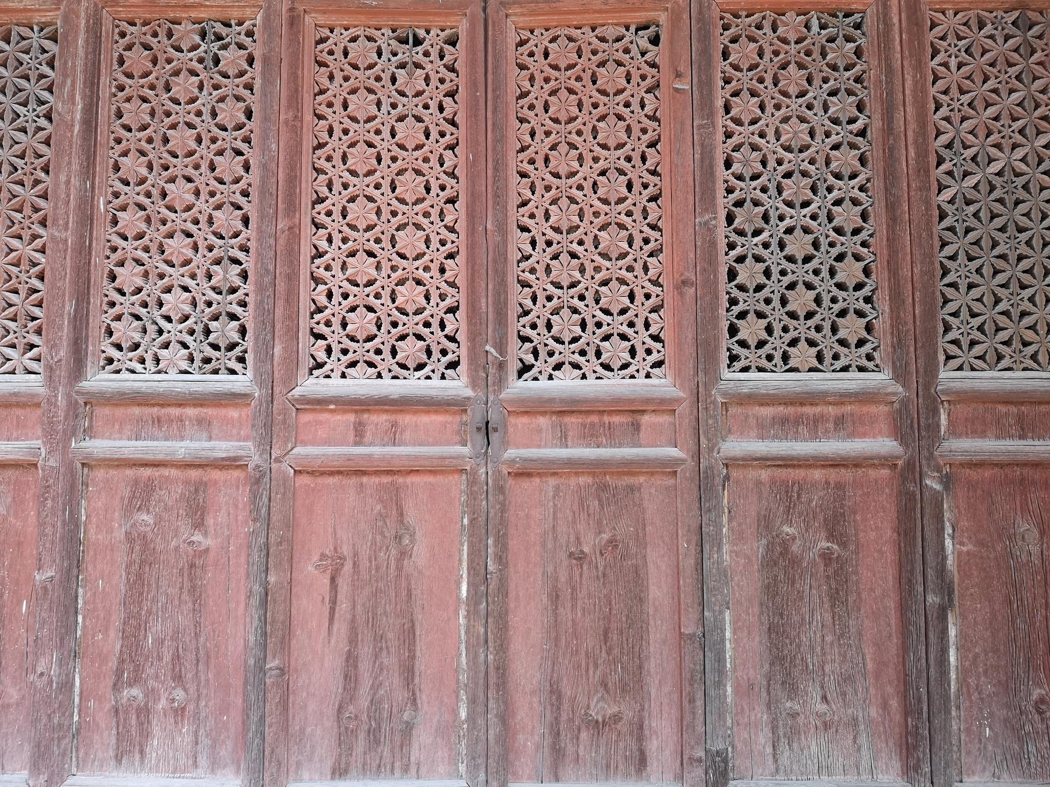 寺庙的明代窗户木雕