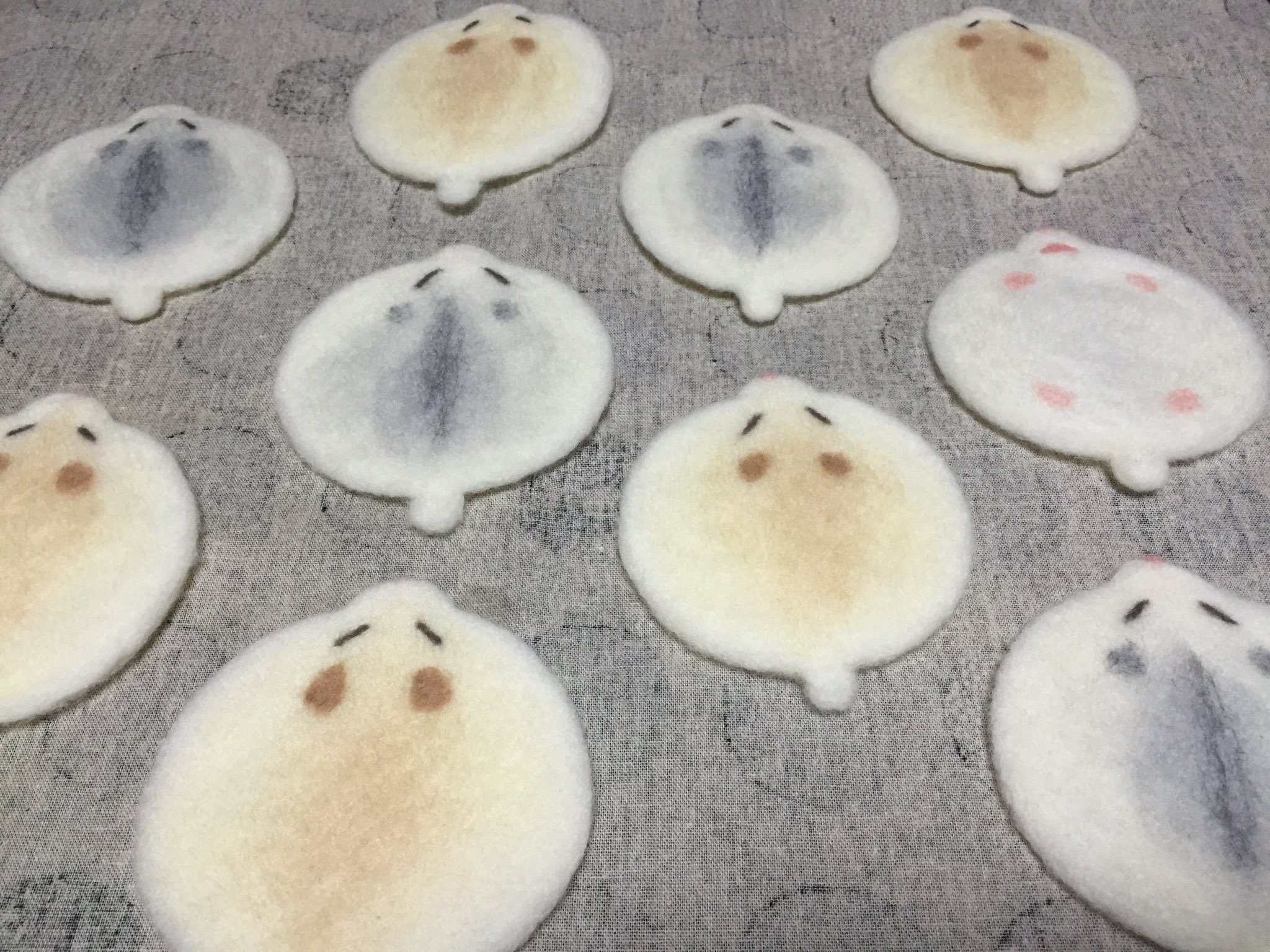 日推主参照自家仓鼠做的"鼠饼"杯垫,真的有被萌到,心都化了