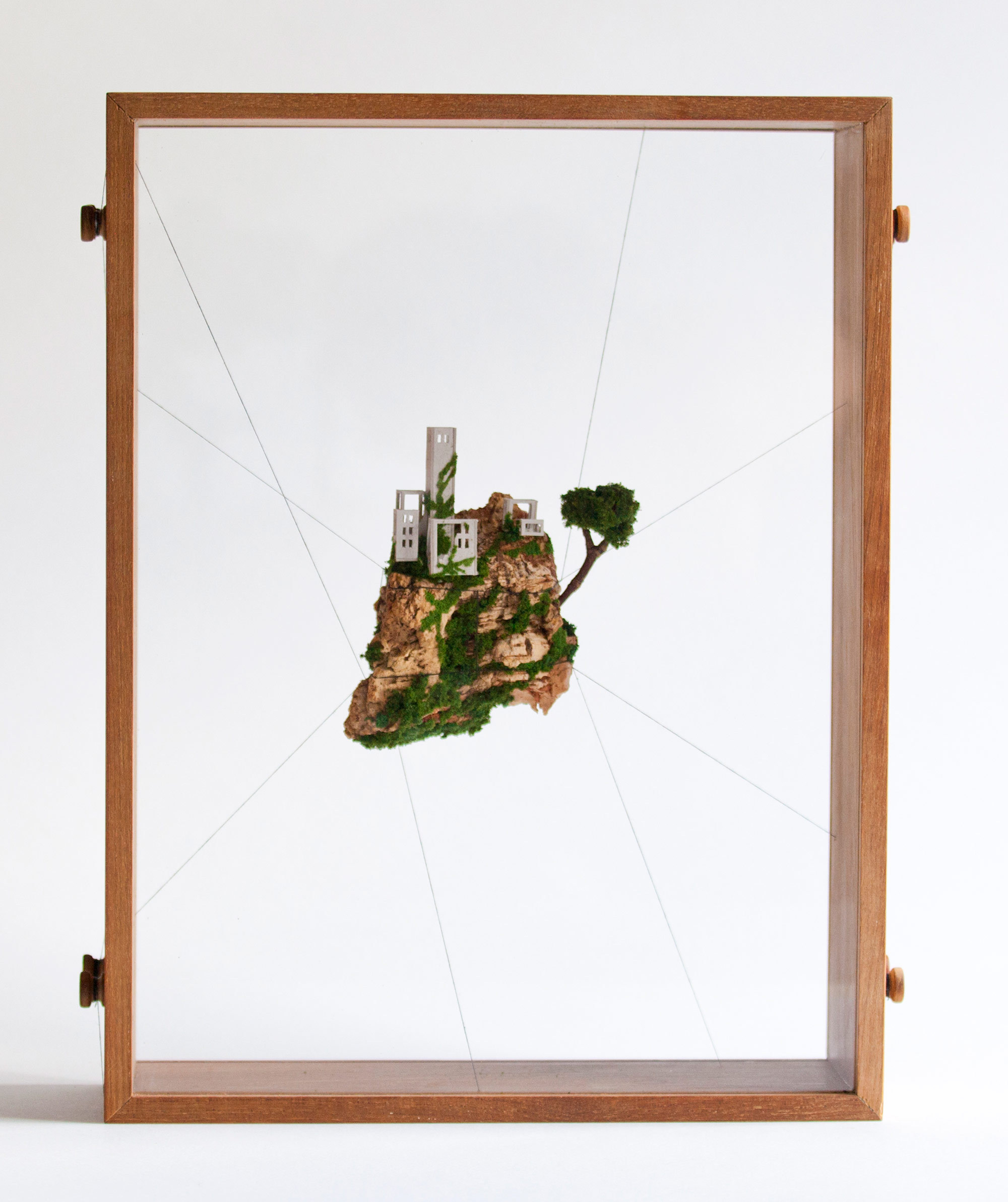 画框中悬浮的微型房屋 / new miniature houses on cork cliffs float