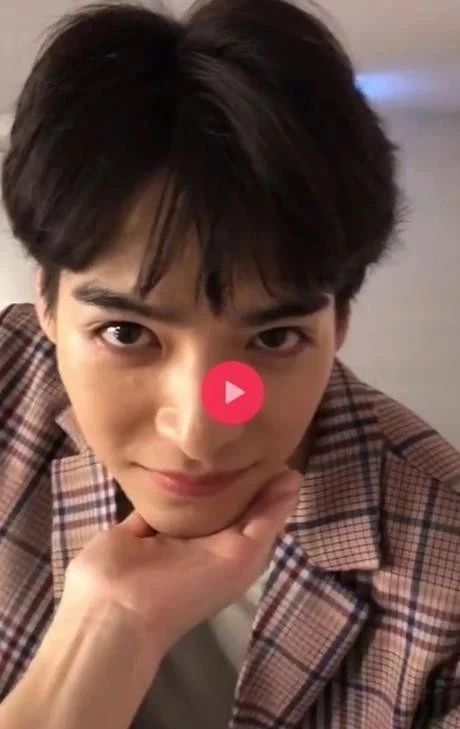 抖音捧脸杀迪丽热巴何炅张杰都在玩快被杨洋萌出血了