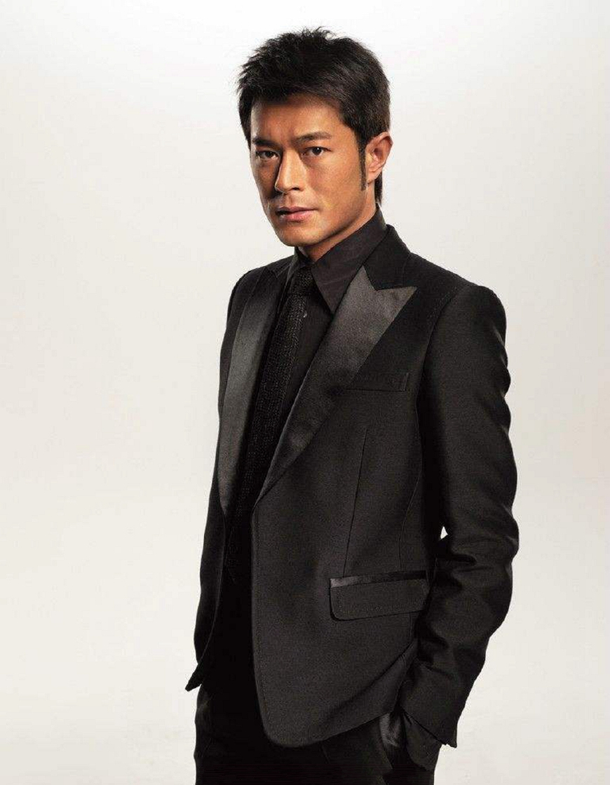 年近五十的古天乐竟依旧英俊潇洒,网友直呼:不敢想象!