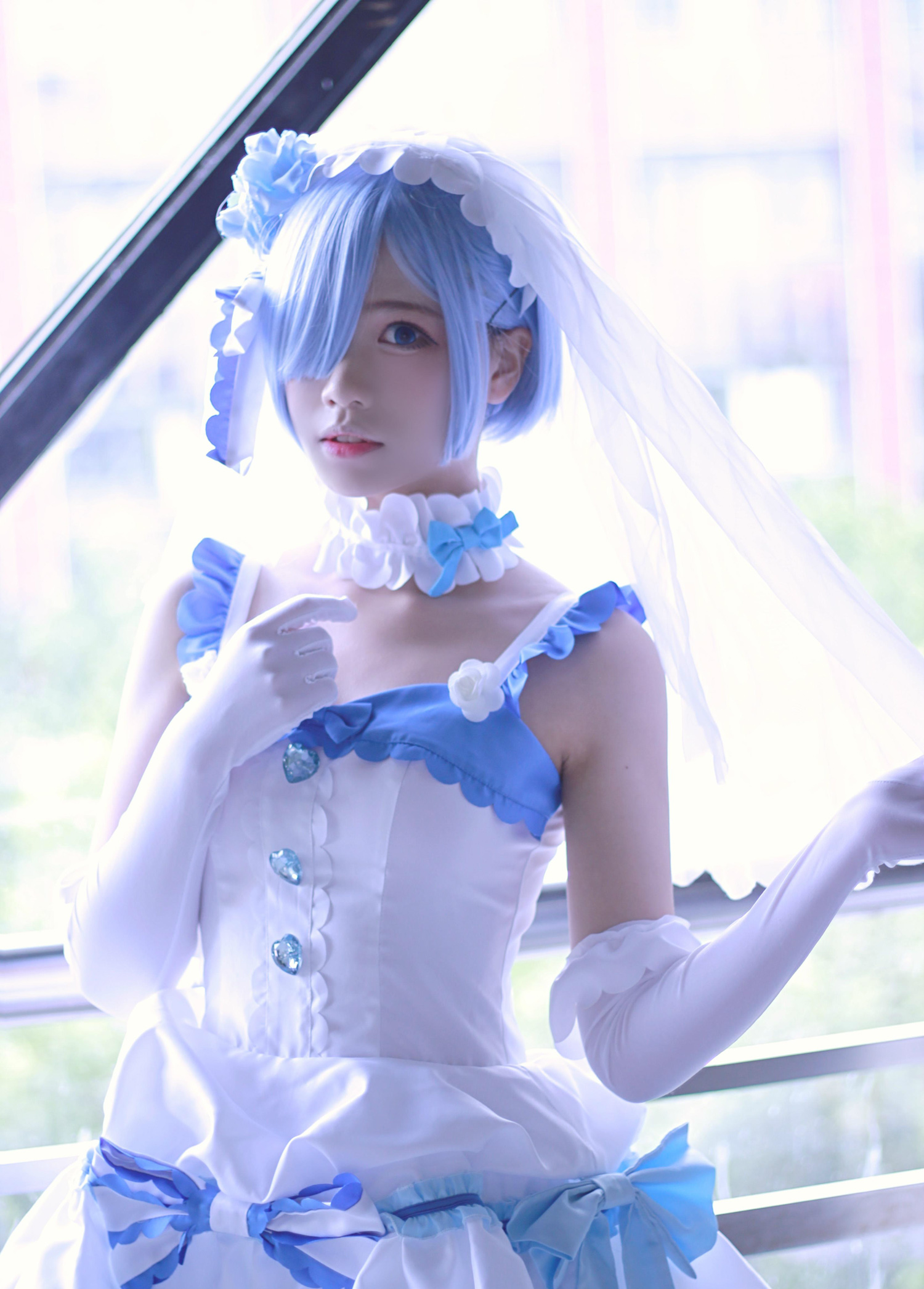 国人可爱coser扮演的婚纱装雷姆