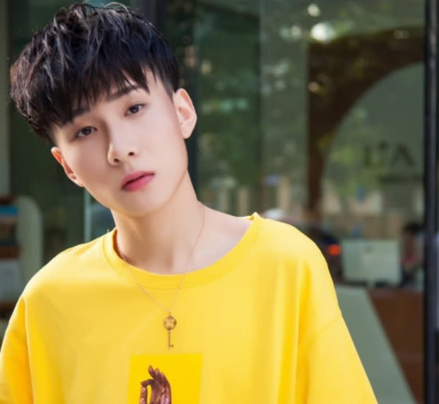 王乐乐"新欢"现身,竟然是名男生?索吻镜头曝光,简直辣眼睛!|王乐乐|两