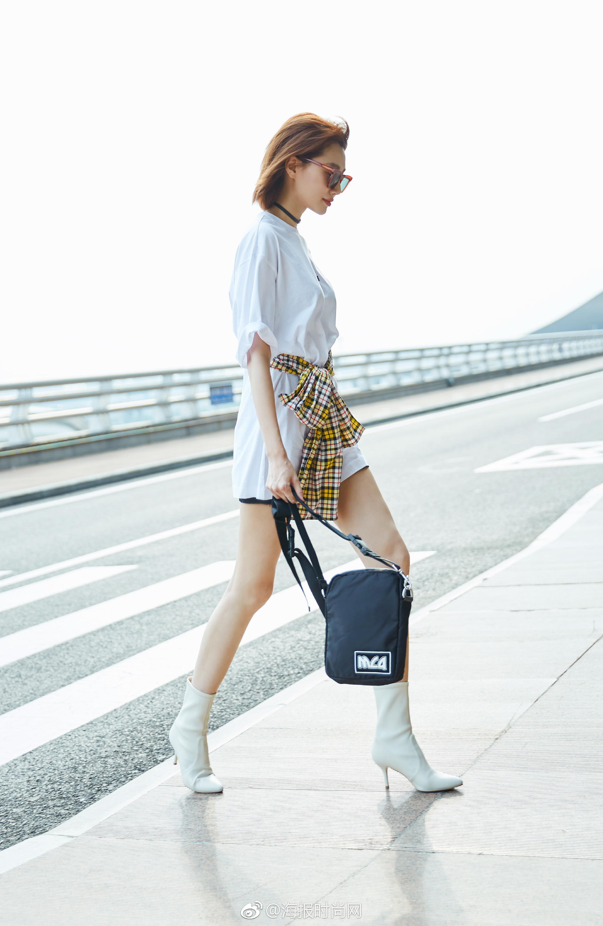 李斯羽 启程,身穿msgm oversizedt恤搭配blockait by neith太阳镜