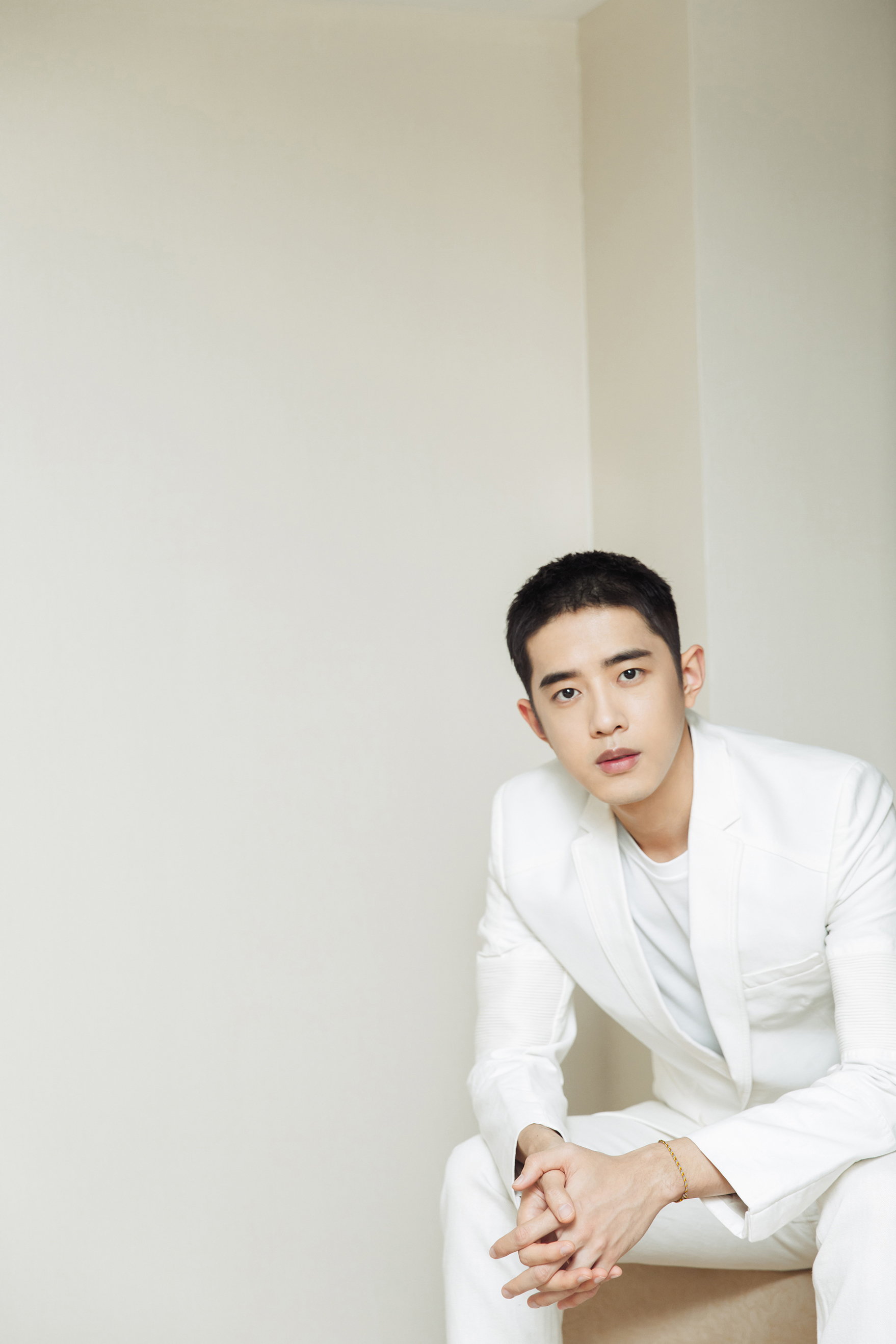 梁靖康现身欧珀莱"拾"光快闪店 包车送粉丝回家