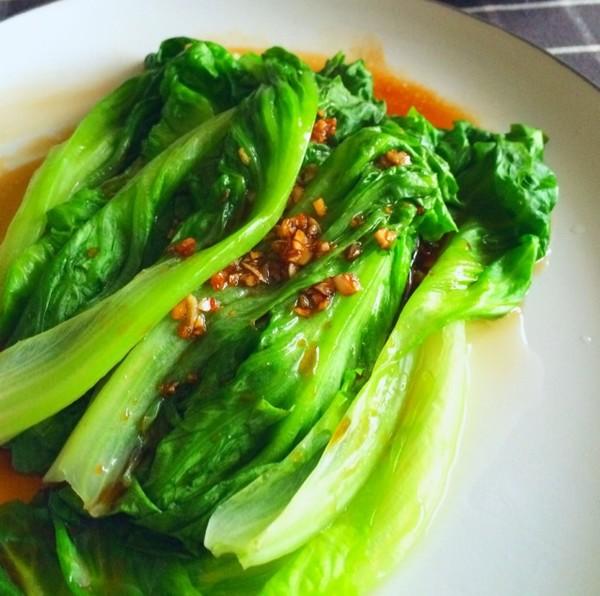 又脆又绿的蒜蓉油淋生菜,充满春天的味道