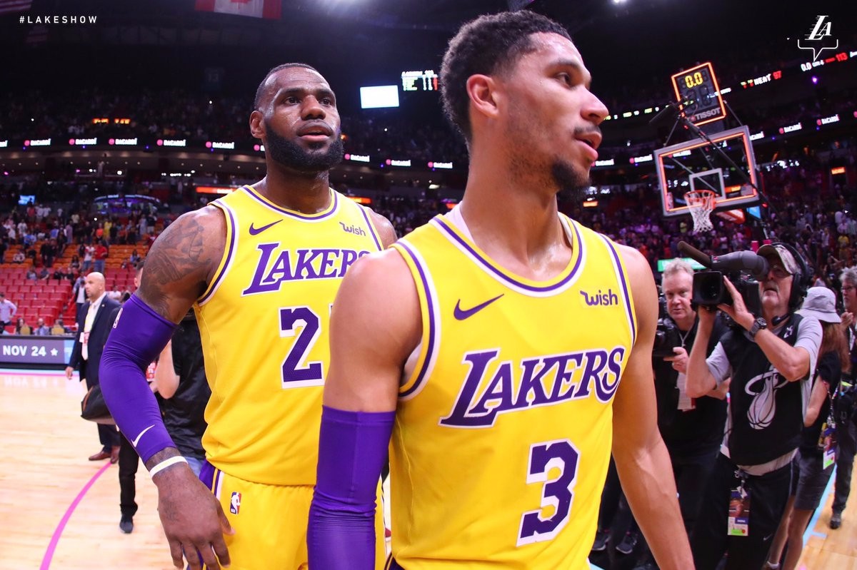 热火湖人巅峰对决再度上演詹姆斯与巴特勒正面交锋谁能笑到最后