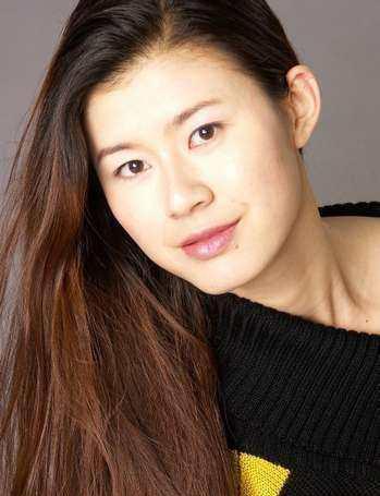 荆慕瑶是一个非常贤惠而且漂亮顾家的妻子.才华