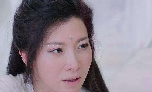 第三个自私的母亲大家也是猜到了,她就是旭凤的母亲天后了,其实这个