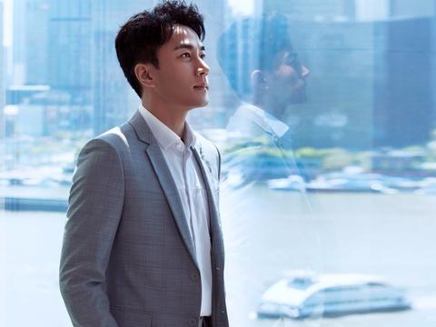 刘恺威时尚大片曝光 惬意从容笑似骄阳