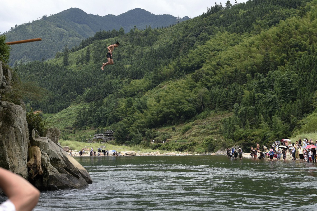 贵州从江县刚边壮族同胞欢度跳水节庆丰收寻伴侣(组图)