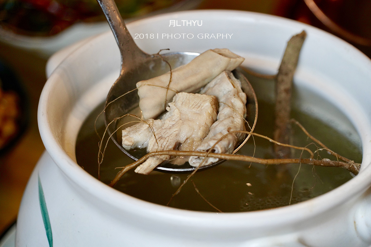 人均80元吃到撑,火遍全网的双层炭火牛蛙锅来曾厝垵了