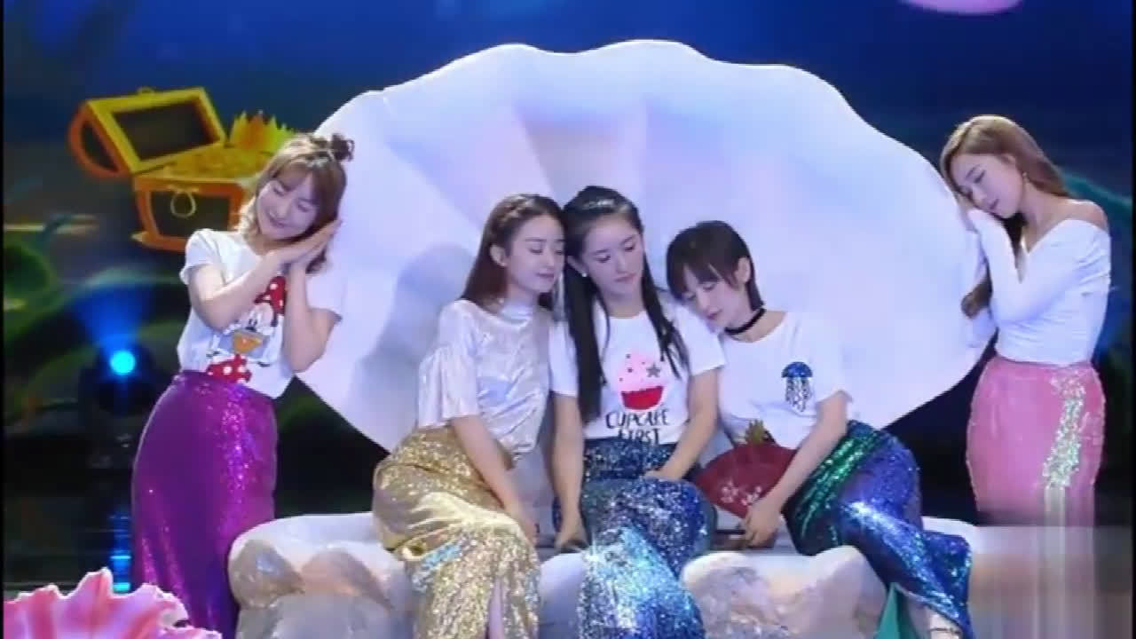 郑秀妍赵丽颖化身美人鱼,谢娜成海中霸王狂飙戏,笑翻我了