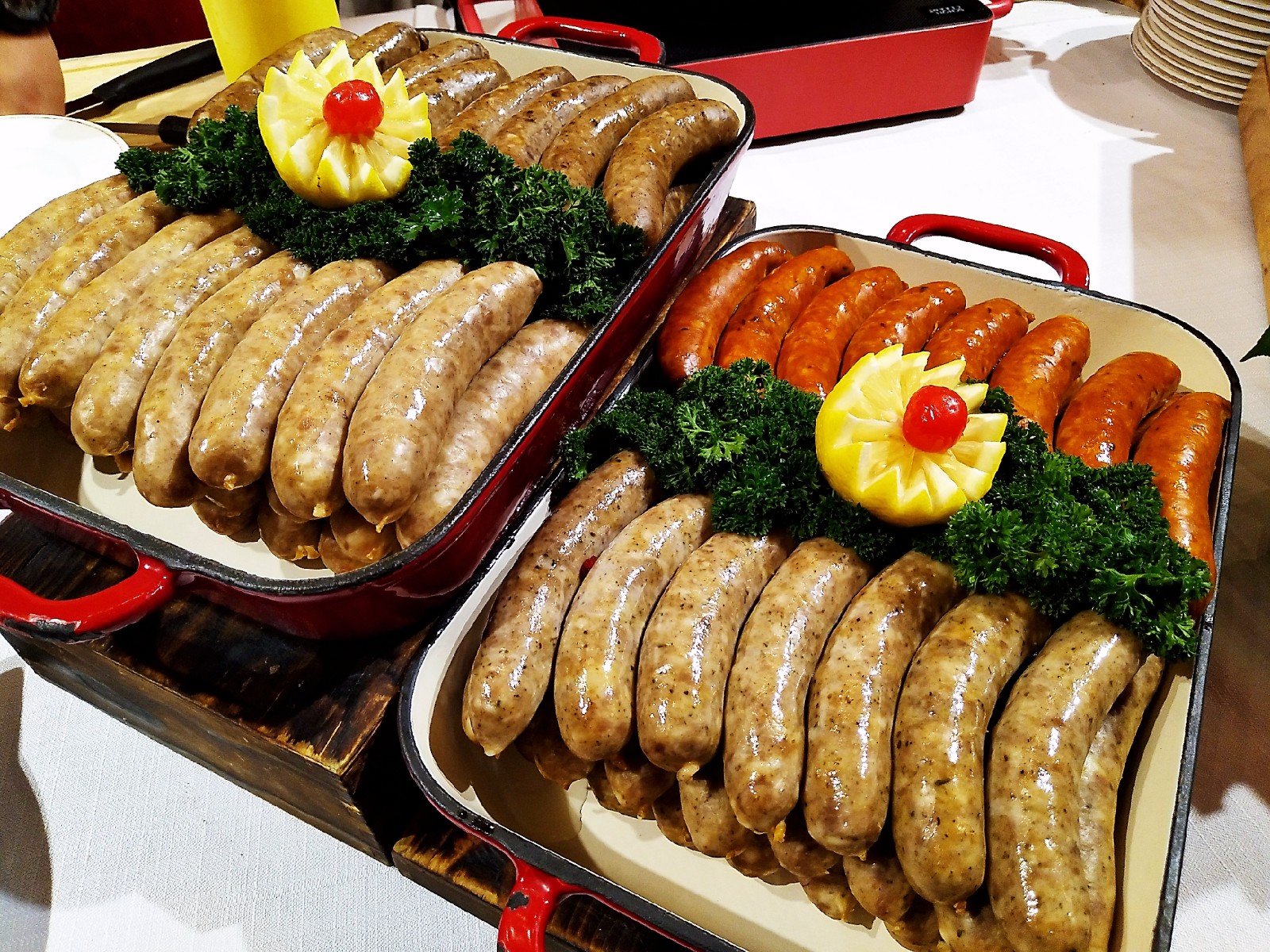 并特意从匈牙利请来面包师烤制烟囱面包,用餐期间还可以品尝匈牙利