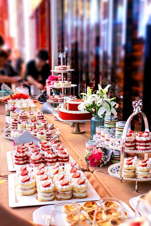 让婚礼甜品台上多一点"心意"这样的蛋糕甜品你喜欢吗