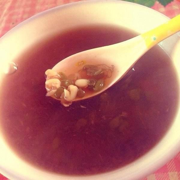为什么"绿豆汤"有红色和绿色? 煮的时候没加"它", 难怪不好喝