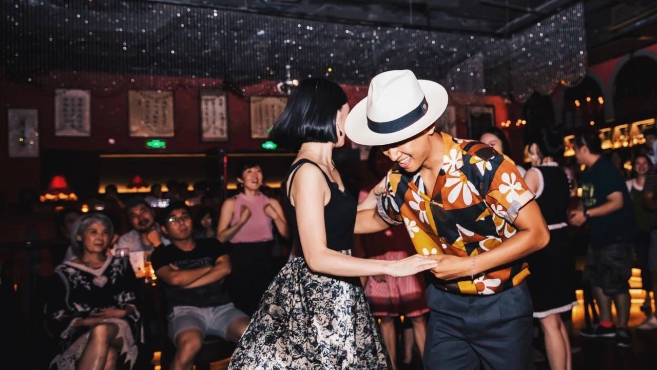 在上海滩时期,上海就是一座纸醉金迷的城市.