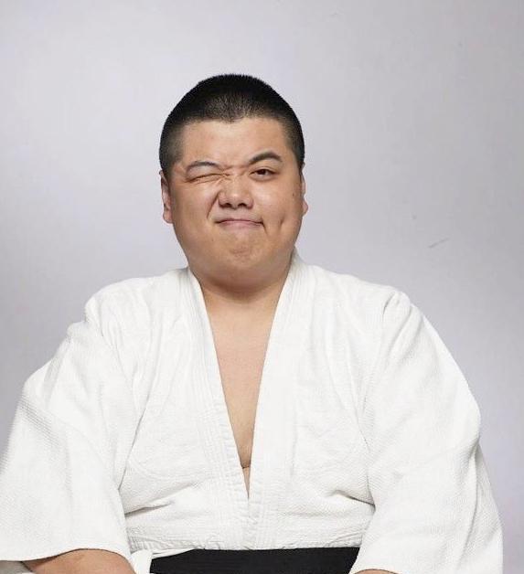 他参演过的作品有《爱君如梦》,《隋唐英雄传》《功夫》《长江七号》