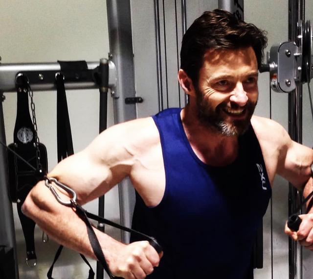 看狼叔花2个世纪练就的一身爆裂肌肉