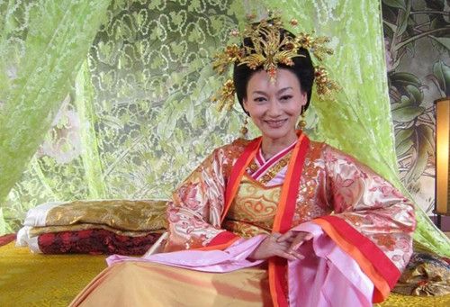 窦皇后劝李渊将骏马献给炀帝,李渊不听,结果被贬官