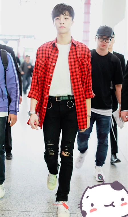 陈立农亮相,看他的穿着,真是全身上下亮点满满!