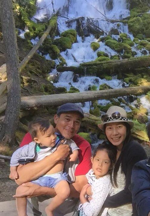 廖家仪拎三宝放洋,女儿全身血吓坏爸妈