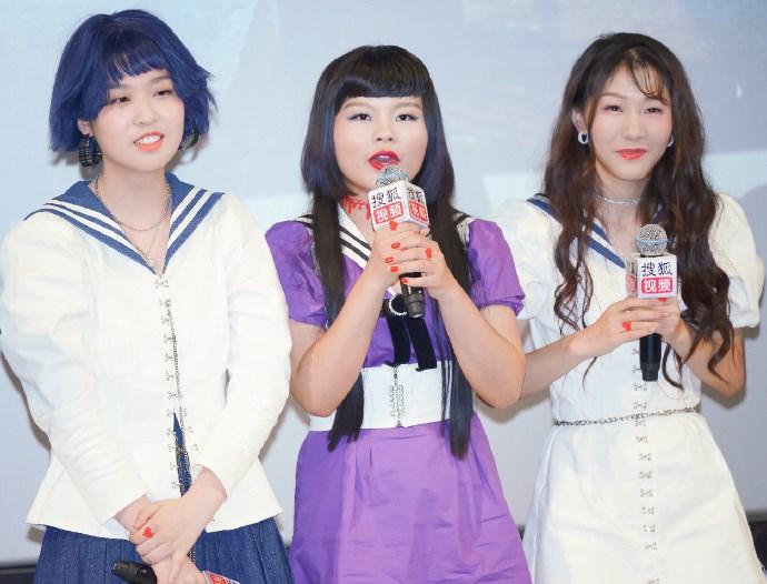 3unshine组合新造型辣眼睛cindy脖子上挂血痕