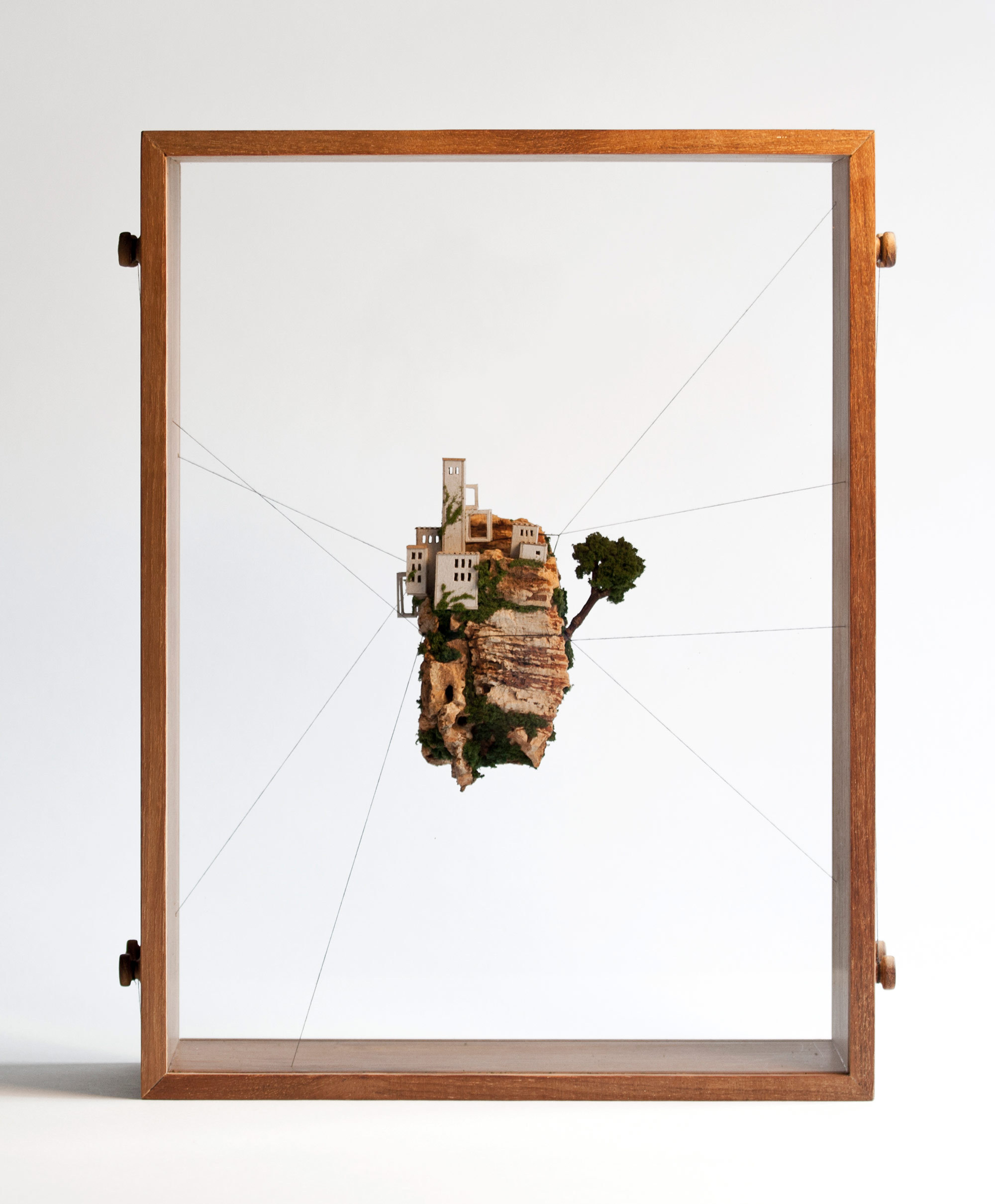 画框中悬浮的微型房屋 / new miniature houses on cork cliffs float