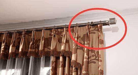 罗马杆窗布,便是上图的那种了,信赖我们都形象非常深化,它安装的时分