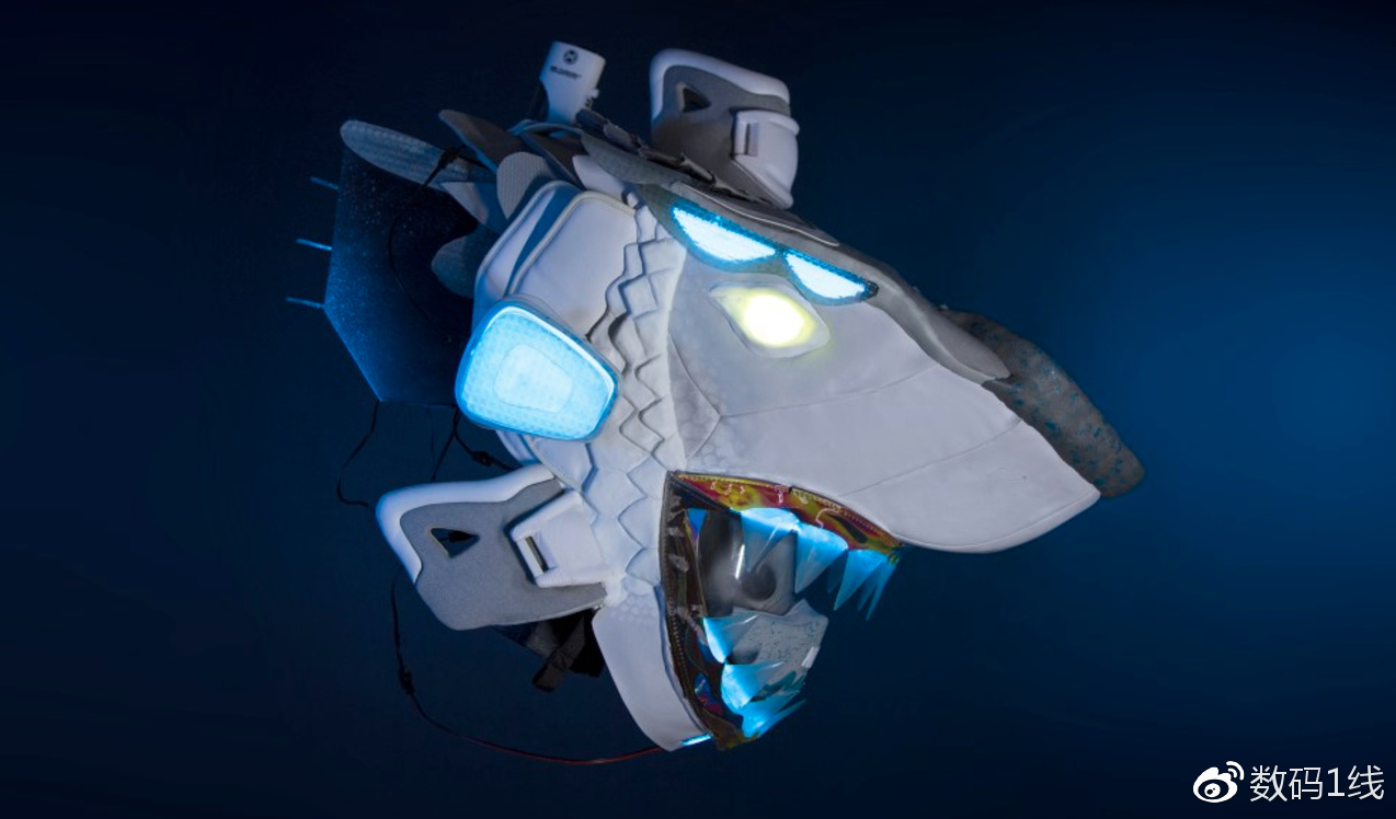 《回到未来》的nike air mag被肢解,最后居然出来了一个鲨鱼头